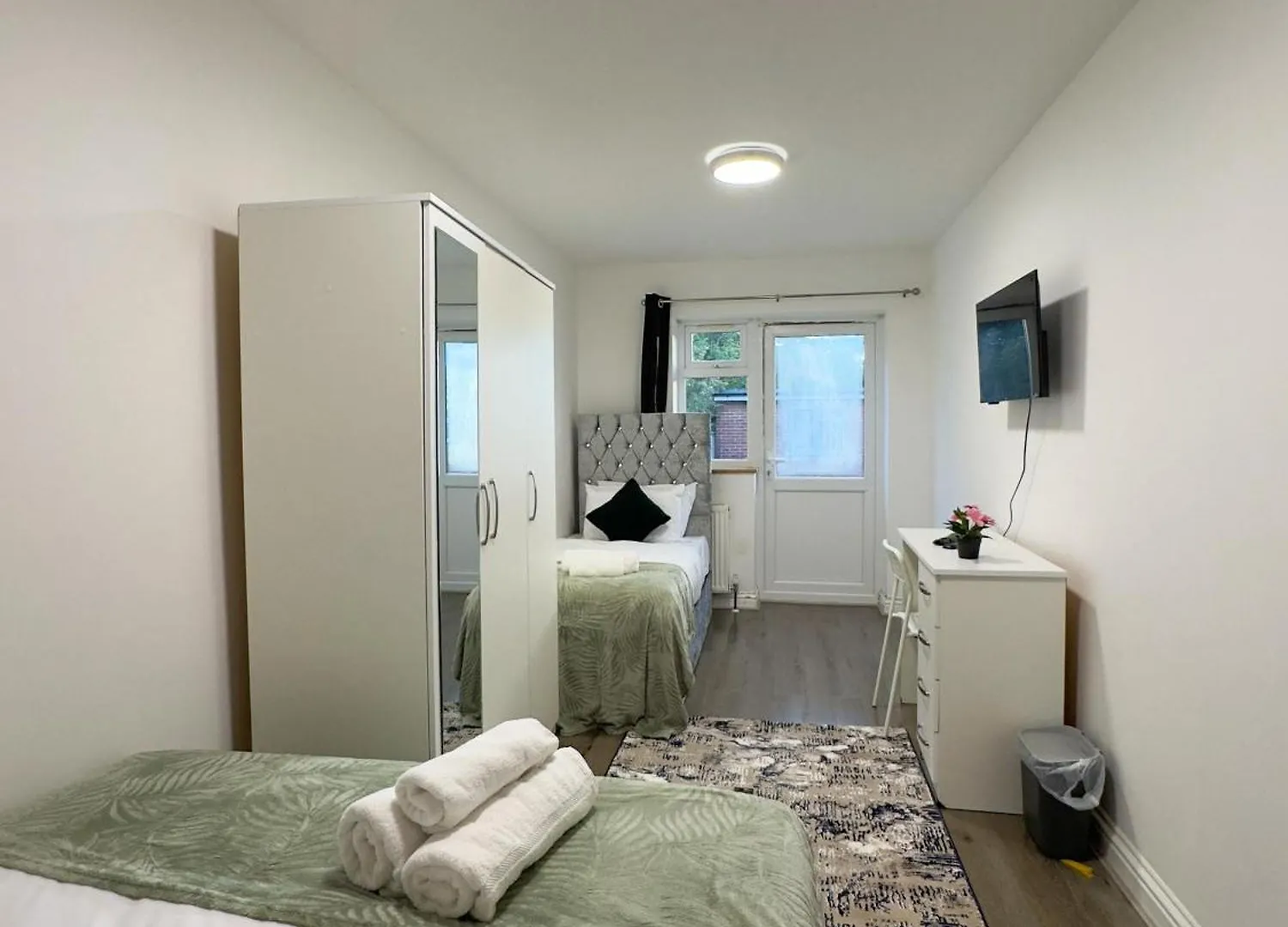 Heathrow Lodge Bnb Harmondsworth Bed & Breakfast